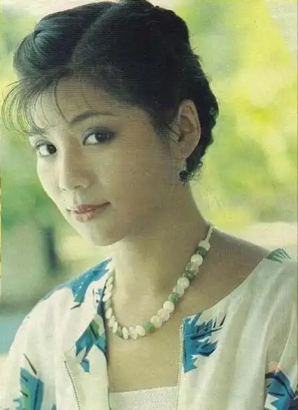 回顾"俏黄蓉"翁美玲,死因成谜,她的人生比你想象的更"悲惨"