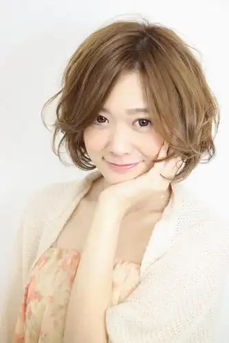 气质女神专属发型!针对粗硬发质普通发量的女生试试这款造型哟!