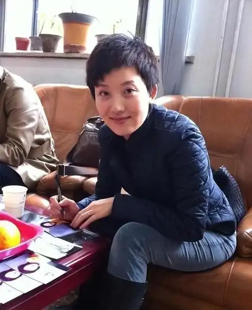 央视著名女主播郑天亮嫁给同事鲁健父母帮他们化解生活困局