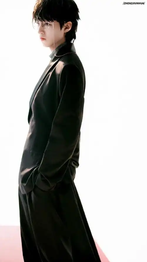 男明星狼尾发型#王俊凯狼尾造型狠狠的爱住了溢出屏幕的帅气 漫画男