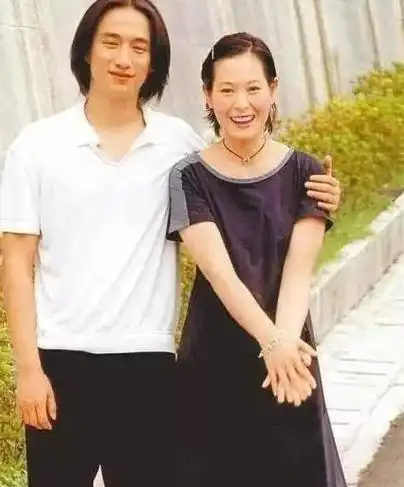 奶茶刘若英爱上陈升错过黄磊如今直言已分居没离婚