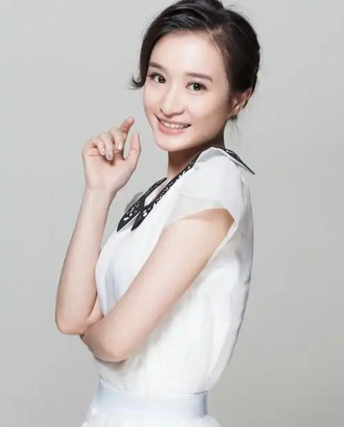 还记得《家有儿女》里的"戴明明"吗?如今37岁的她美到不敢认