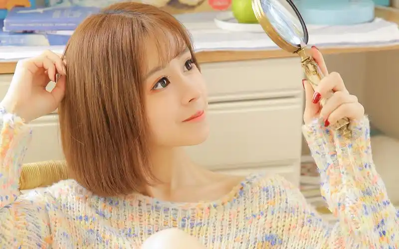 精致猪猪女孩高清电脑桌面壁纸