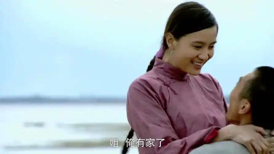 回顾宋佳吊带上位与已婚名导同居43岁的她活的又酷又飒