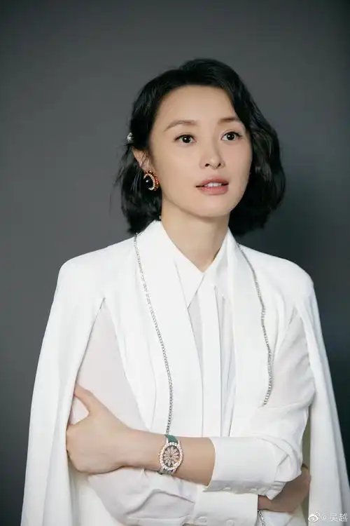 化妆前的赫本和女演员吴越