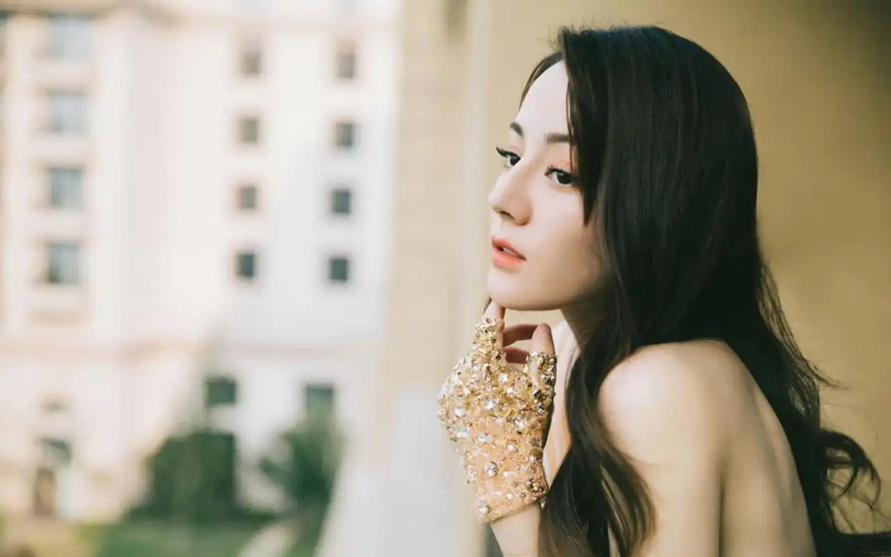 迪丽热巴仙气写真桌面壁纸