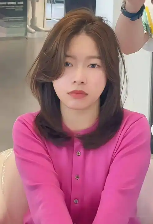 2024流行"c型卷"烫发,中长发留超级美!_发型_什么_侵权