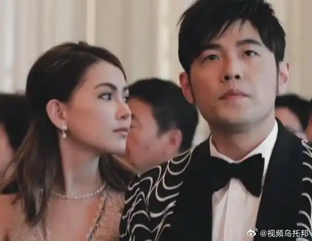 澳网周杰伦和昆凌分开坐##周杰伦现场观战澳网男单决赛