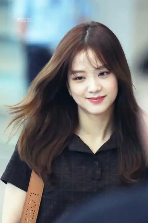 金智秀的那年今日#】  93 190616@sooyaaa_智秀icn入境  黑色短袖