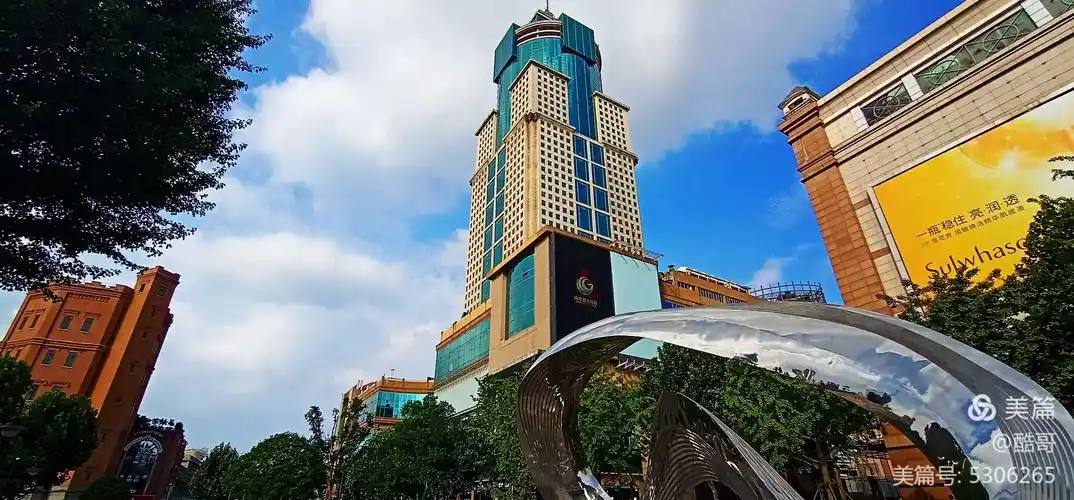 写美篇摄    影:酷哥 摄影地:武汉江汉路佳丽广场