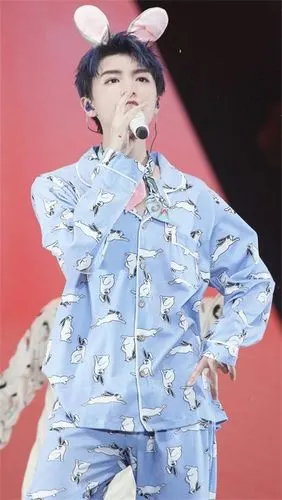 易烊千玺是tfboys中的成员,平常性格是非常淡漠,颜值也属于非常高冷的