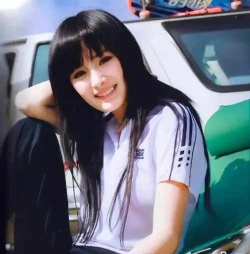 杨幂学生时期拍摄写真曝光,穿校服打网球皮肤白嫩超清纯-天天资讯网