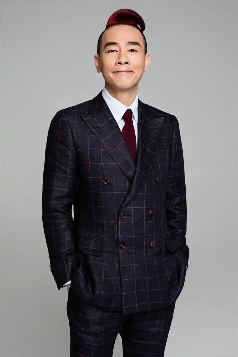 陈小春应采儿携手登封面