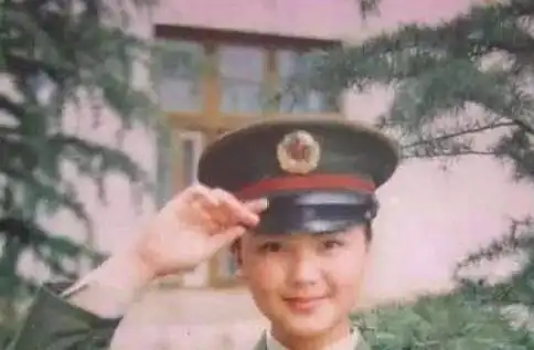 韩红自称年轻时是校花,本以为是开玩笑,看到年轻时的照片我信了