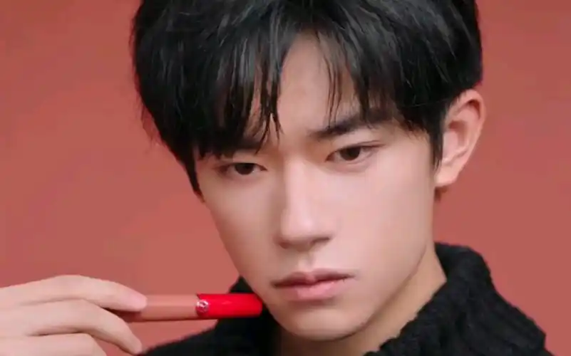 【易烊千玺】211010阿玛尼红管214