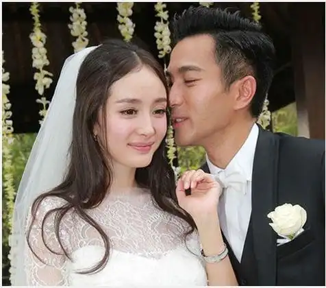 据说刘恺威和杨幂第一次见面,是双方朋友邀约聚餐,刘恺威说自己在剧组