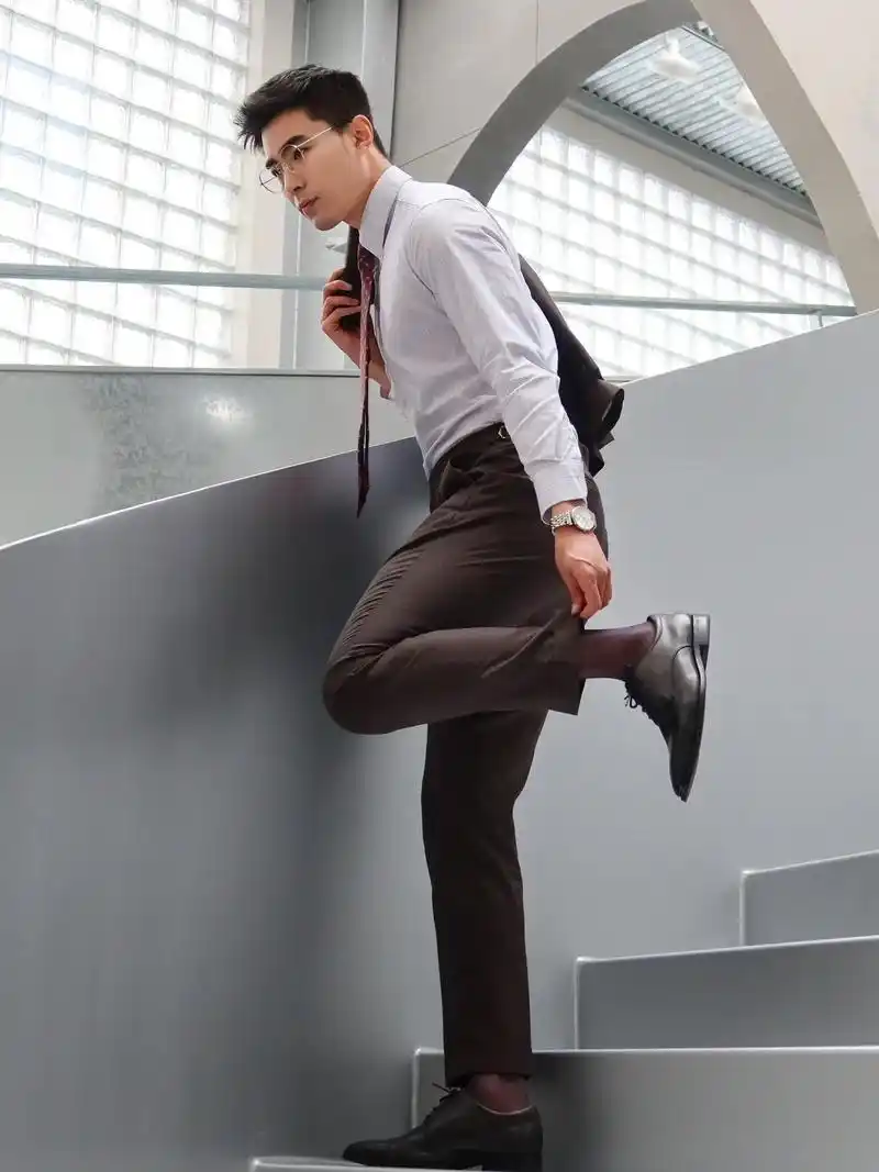 刷到我你要反思一下了.#正装皮鞋 #西装杀 #185大帅哥  - 抖音