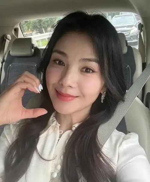 刘涛近照变化大,网友感觉像是变了一个人,被质疑是不是整容了?