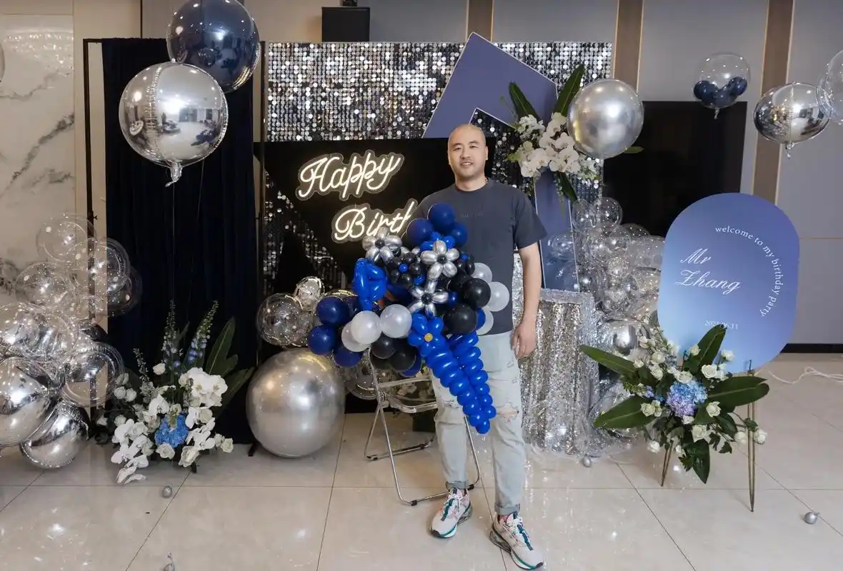 大丰男士生日包厢气球布置.时间在走,年龄在长,懂的多了快乐就 - 抖音