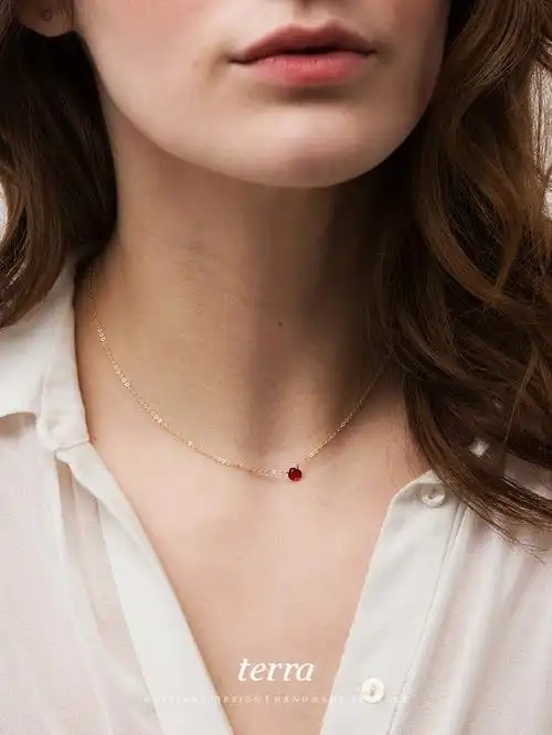 锁骨间的朱砂痣77高质量女生穿搭指南