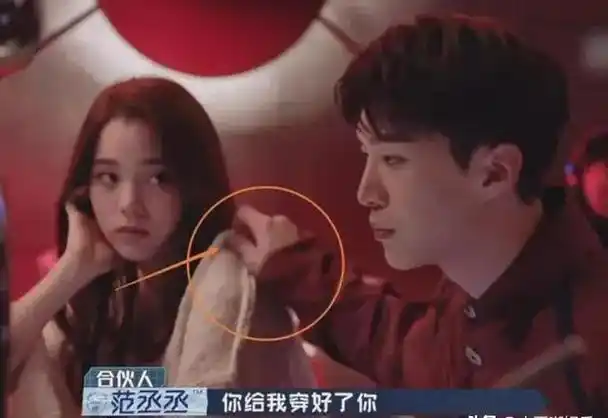 在节目中,欧阳娜娜以一种甜腻腻的口吻称呼陈伟霆为"爸爸",这一称呼让