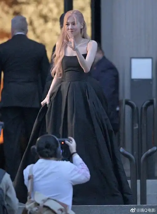 【高清】#朴彩英#3月29日纽约街拍.