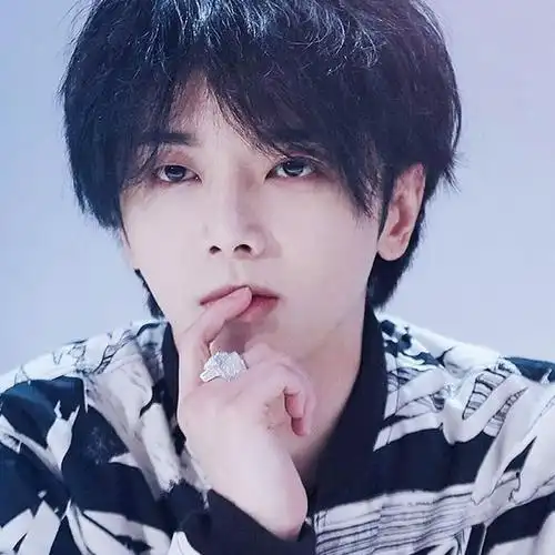 qq头像华晨宇帅气图片超清