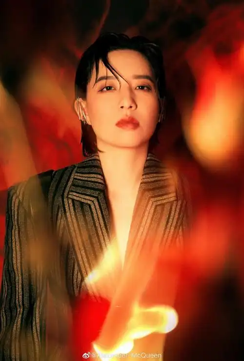 李斯丹妮一身#alexander mcqueen亚历山大麦昆#2020秋冬女装系列西服