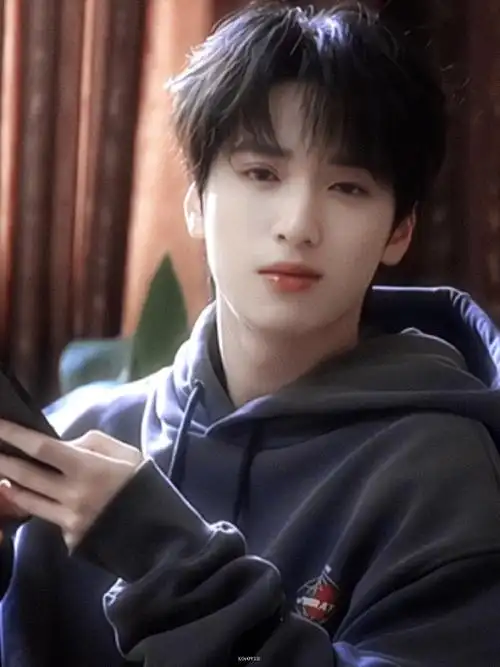 卫衣少年感也太重了01#严浩翔#严浩翔超话