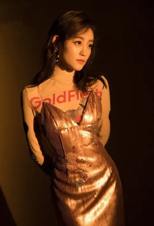 时尚女神祝绪丹复古报刊杂志封面养眼写真集