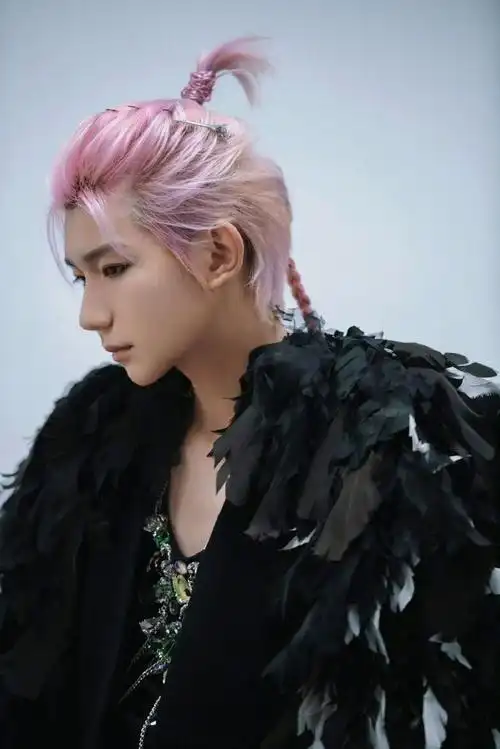 王源头发染了七个半小时