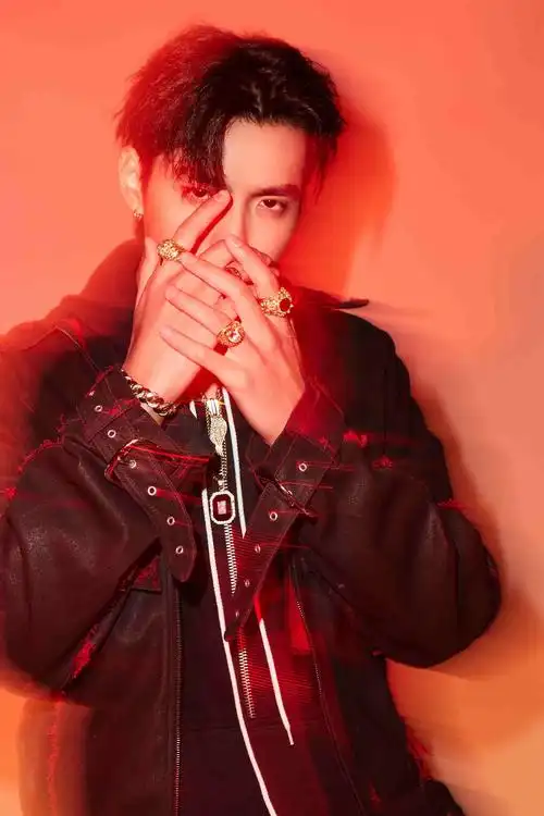 吴亦凡freedommv化身宇航员开启太空之旅