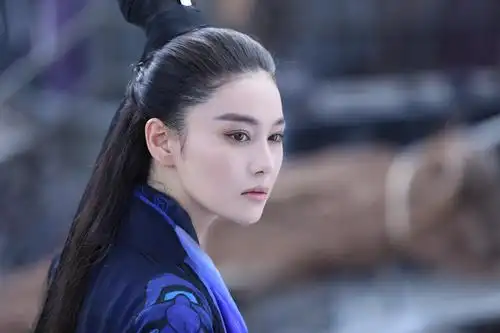 张馨予何捷婚礼细节曝光军官霸道护妻甜蜜发糖