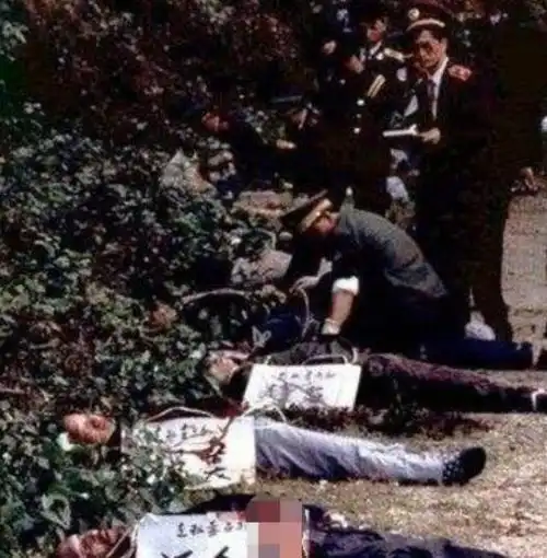 在80年代的时候罪犯一般都会先被公开审判,而若是在审判过后被定为