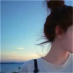 丸子头女生头像这个季节最适合丸子头了