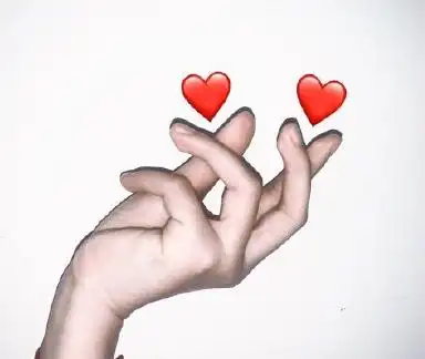 一只手比心|一只手比心的图片手势 一只手最多能比出几个心