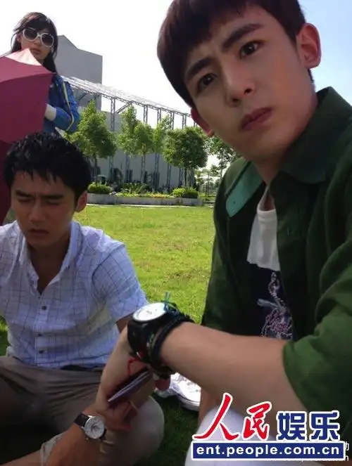 尼坤魏大勋微博大爆萌照 友情十分深厚