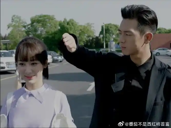 杨紫没谈过会打伞的男朋友##韩商言对杨紫最上心