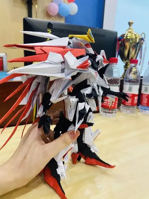 折纸达人罗鸿变形金刚