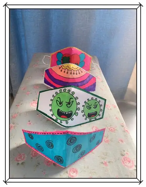 第六步:粘上一次口罩上面的橡皮筋,我们的口罩制作完成