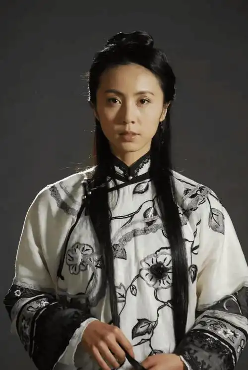 孙莉和黄磊相恋的时候才17岁,看了旧照后,才知道孙莉当年多迷人