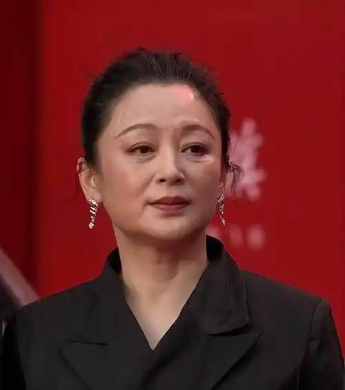 54岁陈红近照曝光:嘲讽前任倪萍是"老女人",活成情敌翻版_腾讯新闻