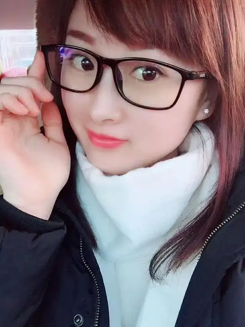 自然莎眼镜美女图二