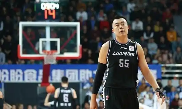 辽宁男篮队长易主新队长年轻且憨厚跑得不快跳得不高