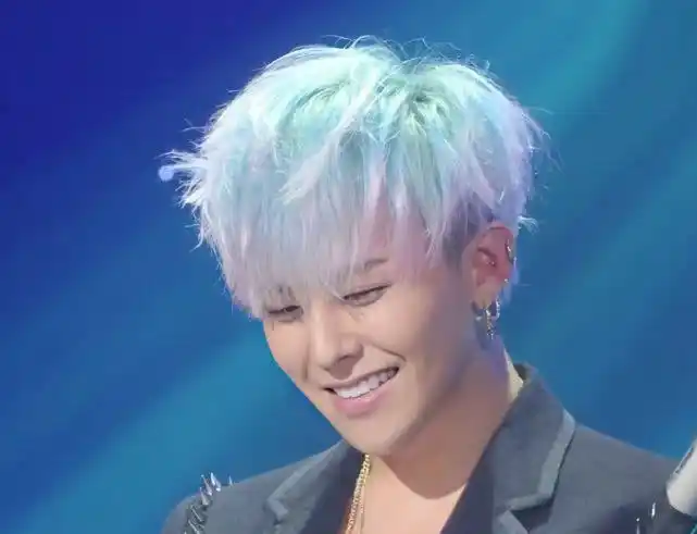 权志龙染发伤害身体你们想看什么颜色我染给你们看