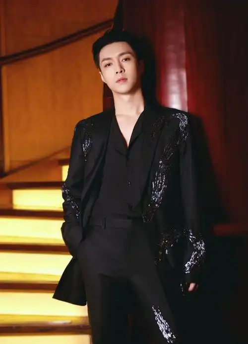 期待张艺兴2021年的第一个唱跳舞台!