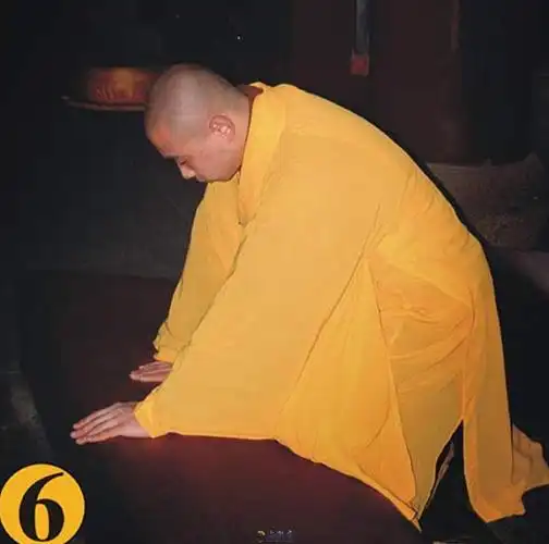 佛前跪拜的正确姿势