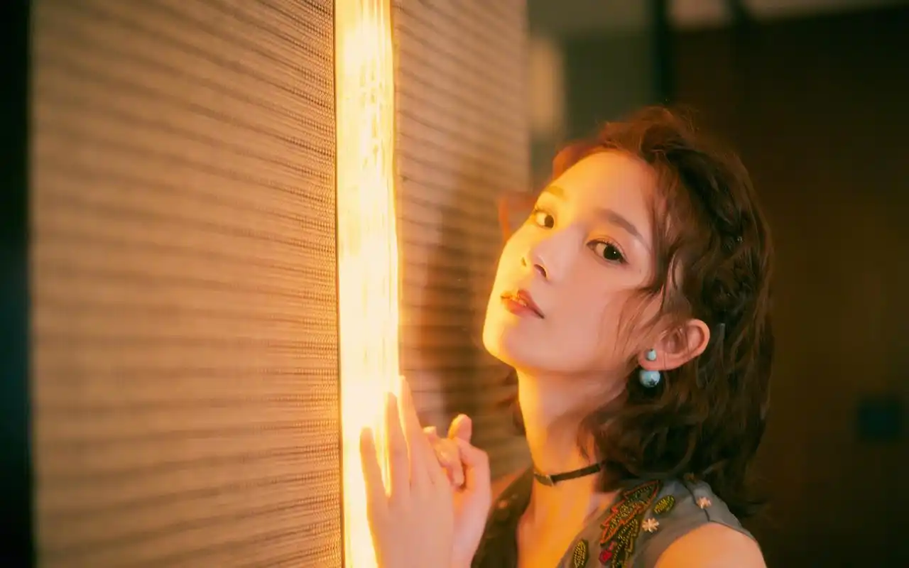 陈瑶刺绣纱裙性感仙气写真高清壁纸