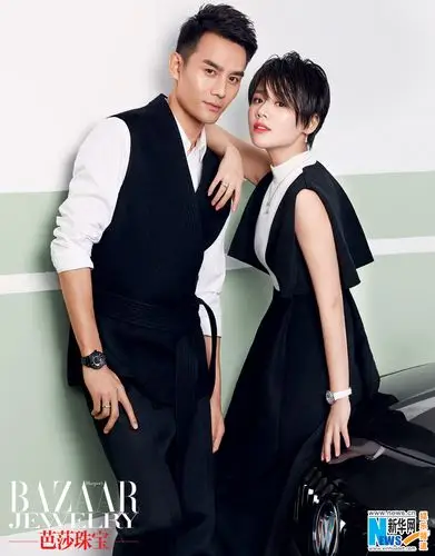 王凯&马思纯登《芭莎珠宝》封面 经典黑白配