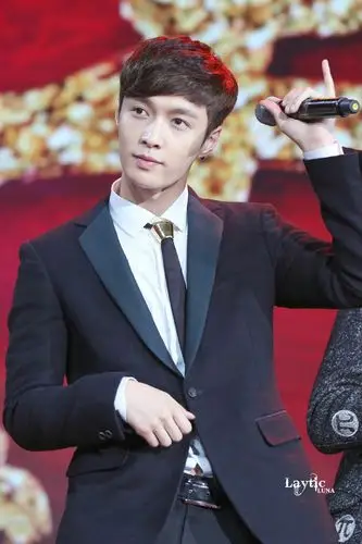 张艺兴 exo lay